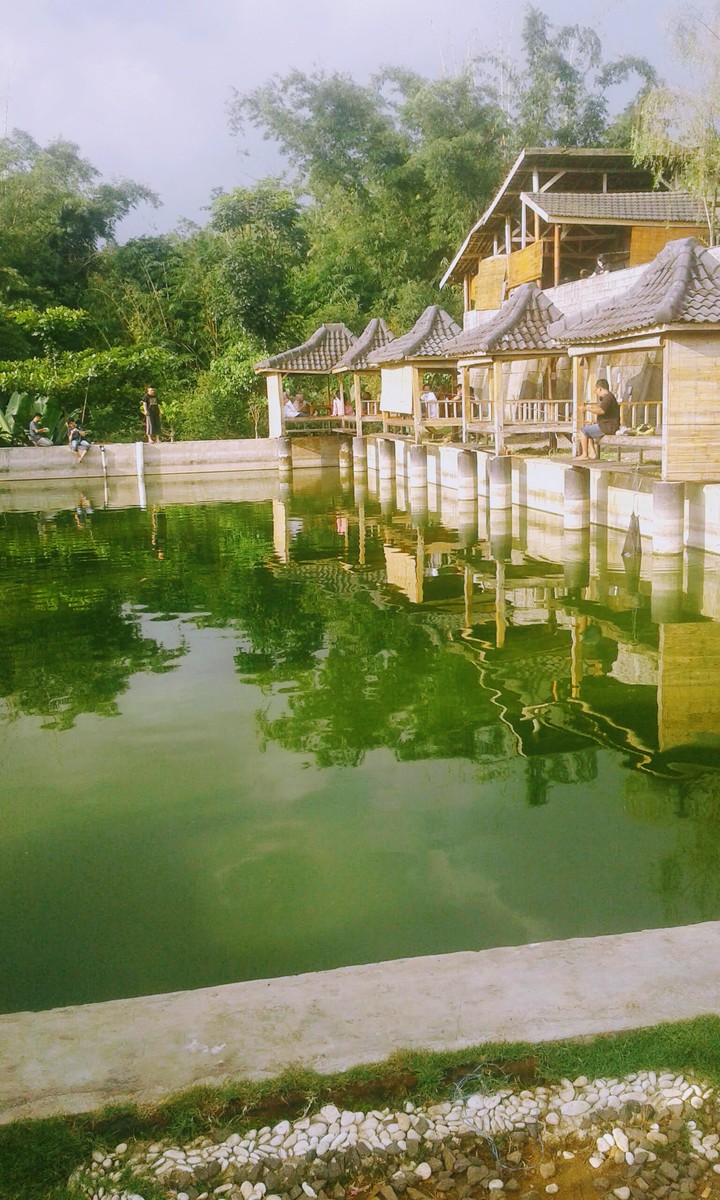 kolam pancing