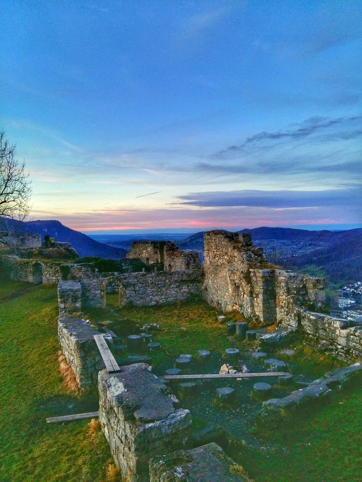 vár