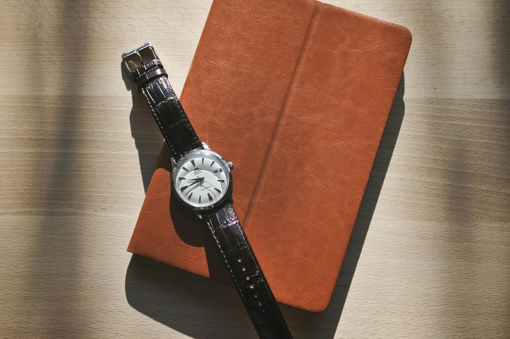 watch on notebook