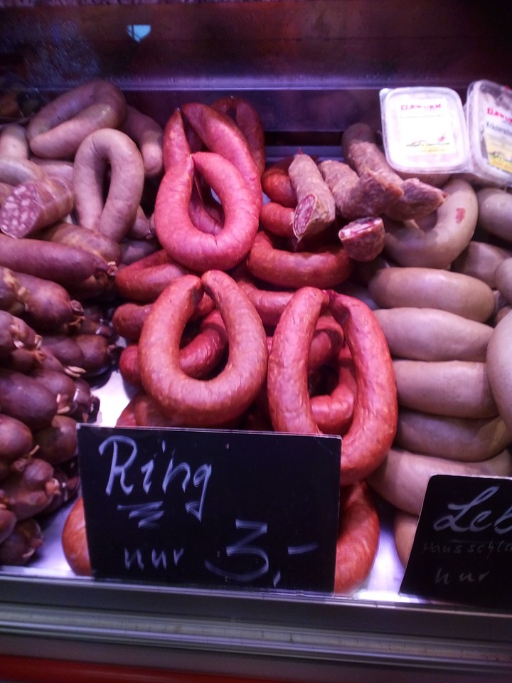 Jedes land hat seine besonderheiten der Wurst.Schinken