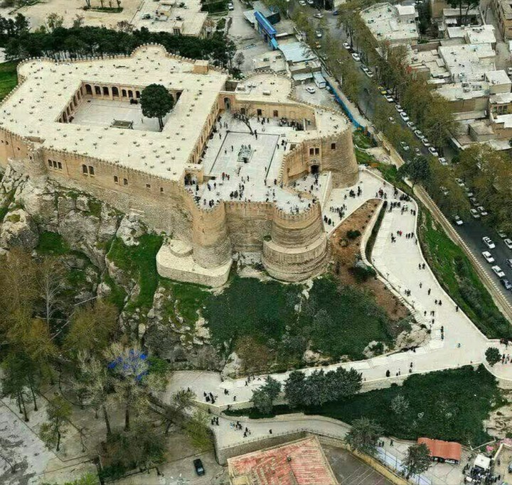 نمای زیبا از قلعه فلک الافلاک