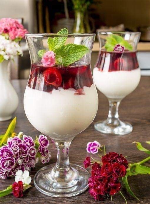 ⚘