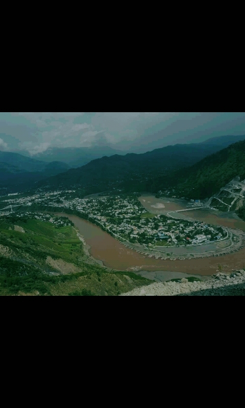river in mountains