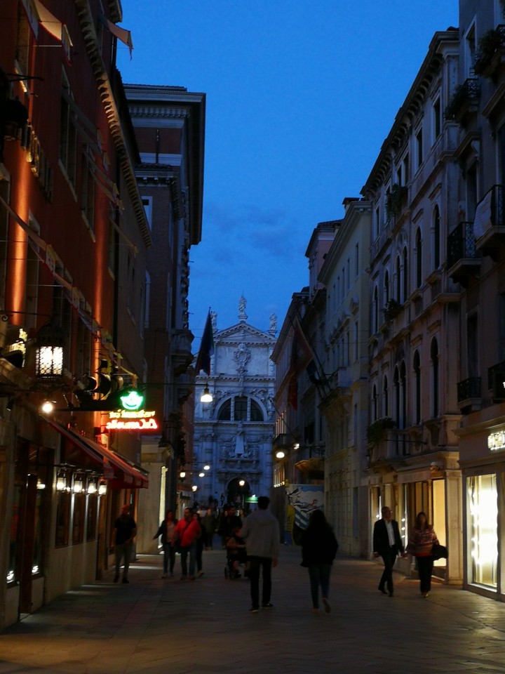 a quiet lane in venice as nigthfall