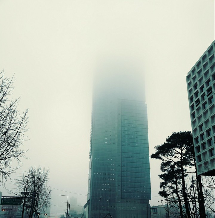 신용산역 근처 타워의 안개