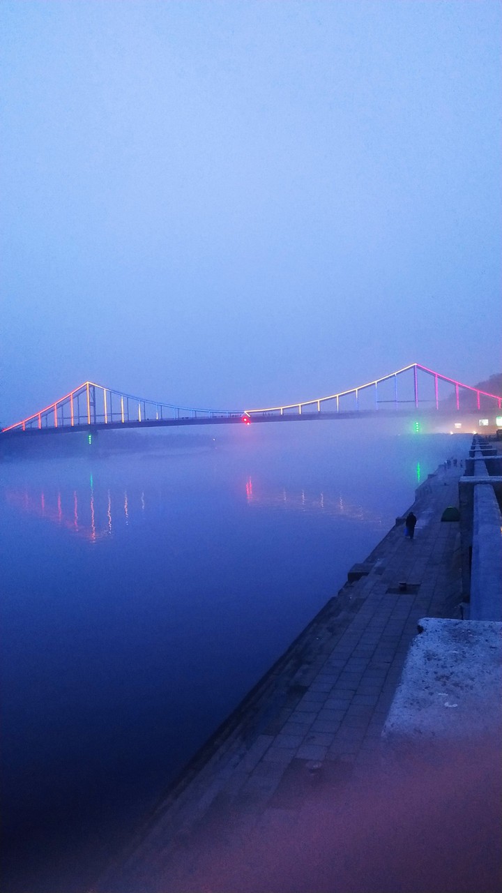 Пешеходный мост в тумане,р.Днепр,Киев 9.03.2020.