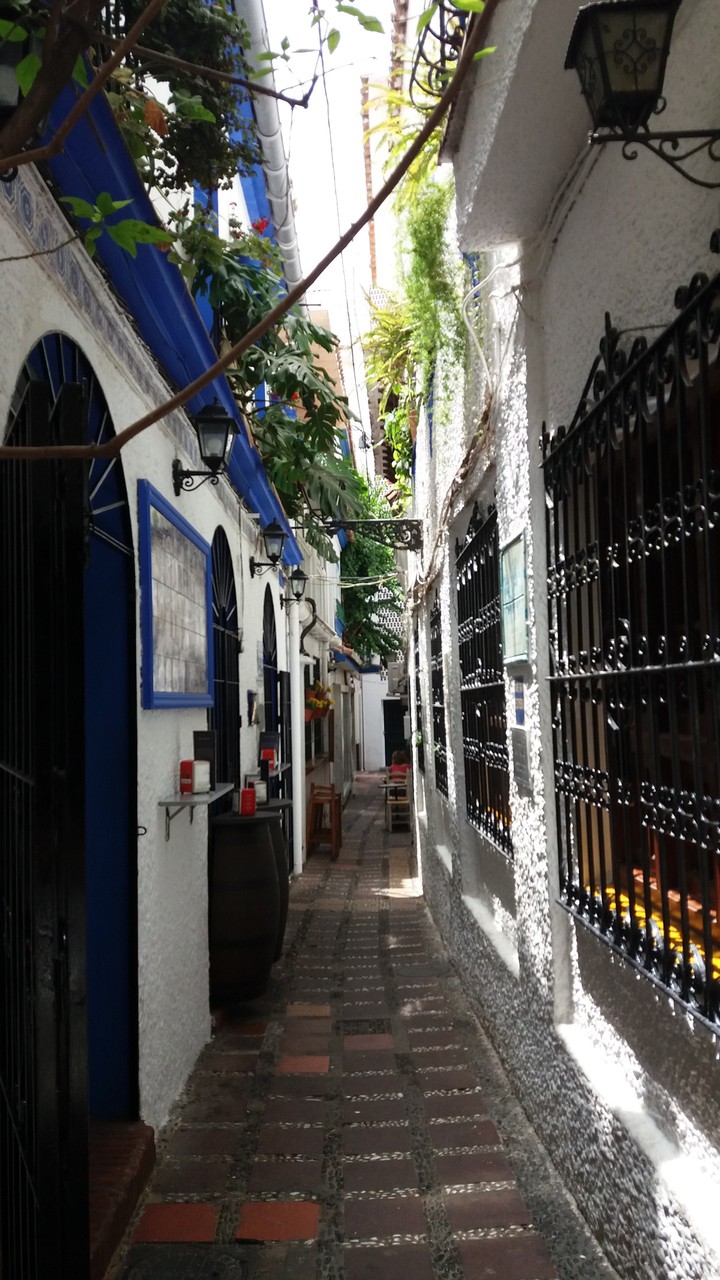 Spanish alley