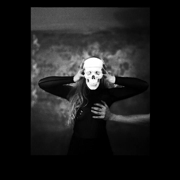 girl with the scull