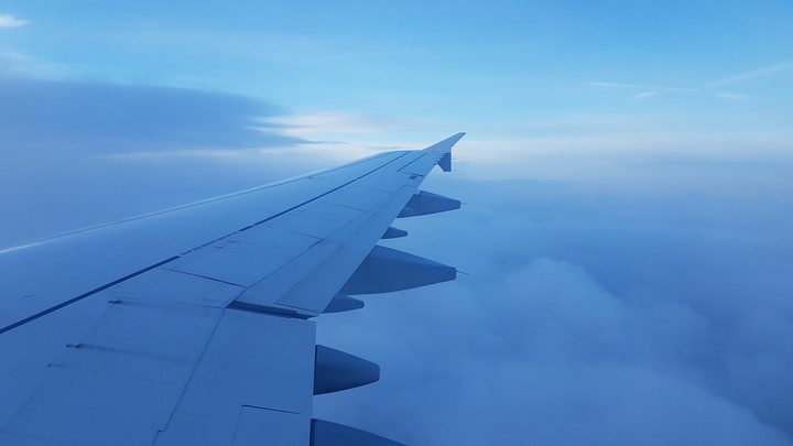 ✈