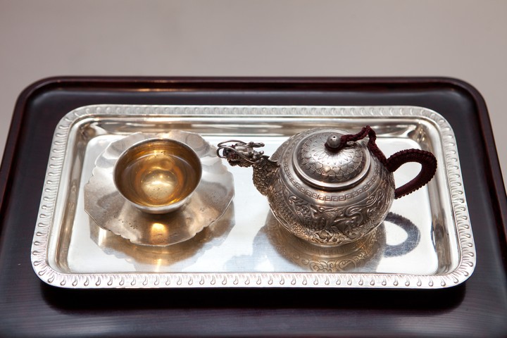 Dishware