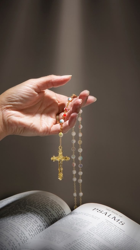 crucifix, gesture Hintergrundbilder