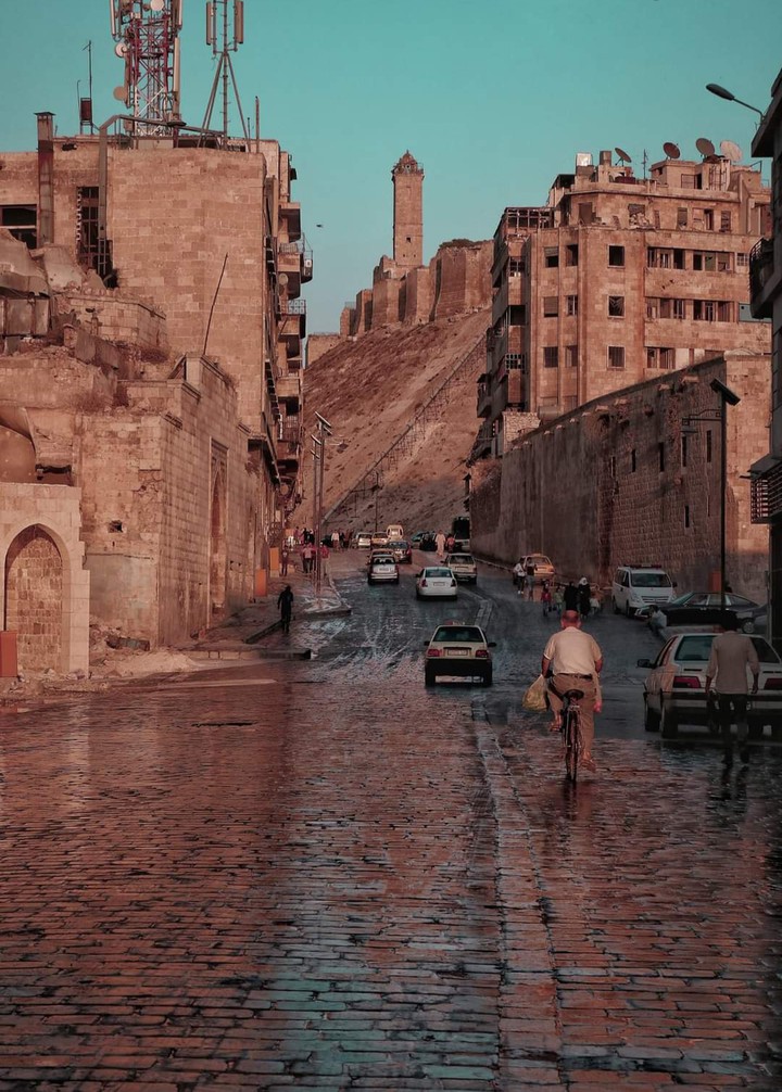Road to Aleppo citadel