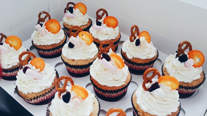 Homemade cupcakes)