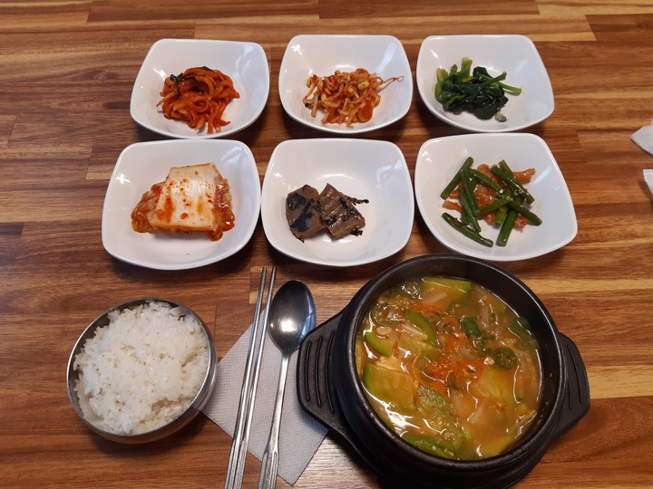 lonely lunch