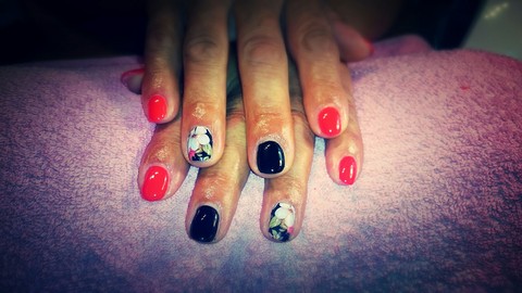 nails