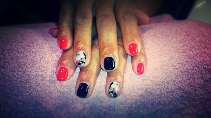nails