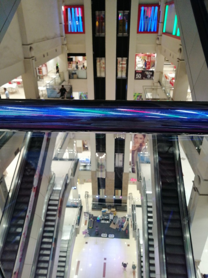 shopping mall