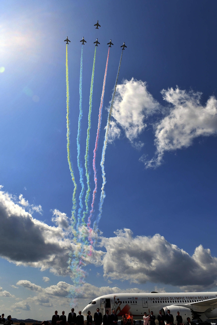 Blue Impulse aerobatic team - Olympic colors