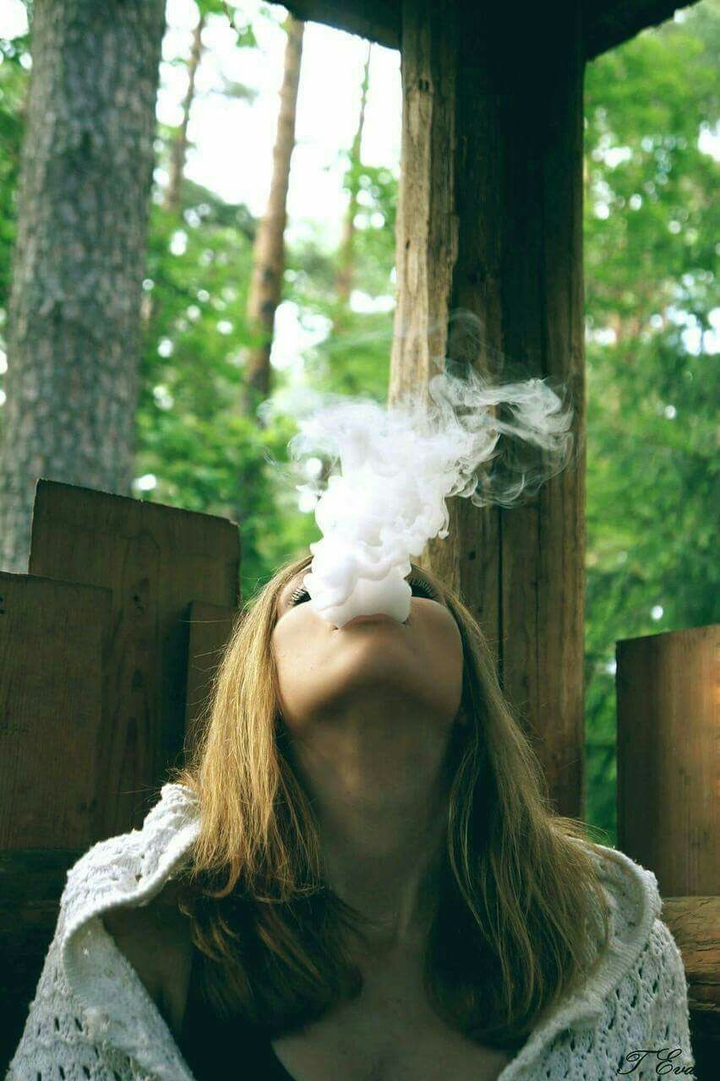Vape girl 