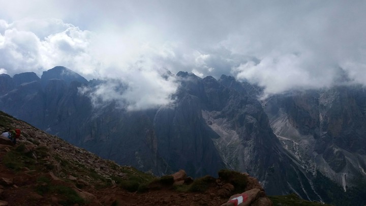 allot of clouds