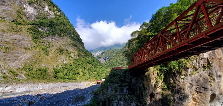 Budong Mingwang Temple