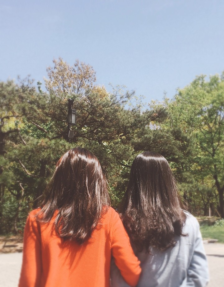 뒷모습, 친구
