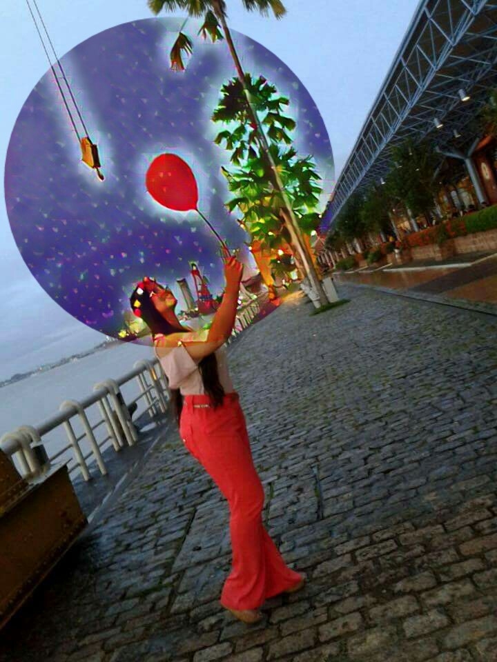 The girl and the balloon