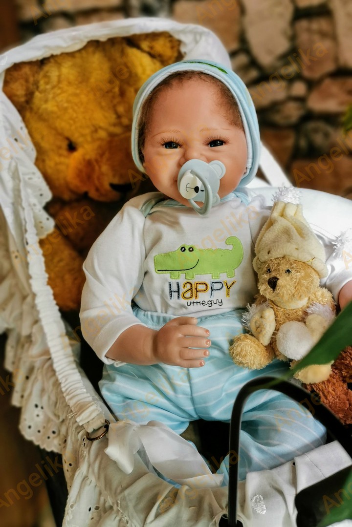 Teddybären und Puppe