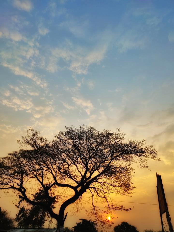 sunsets and sunrises are the best thing one can happen to u