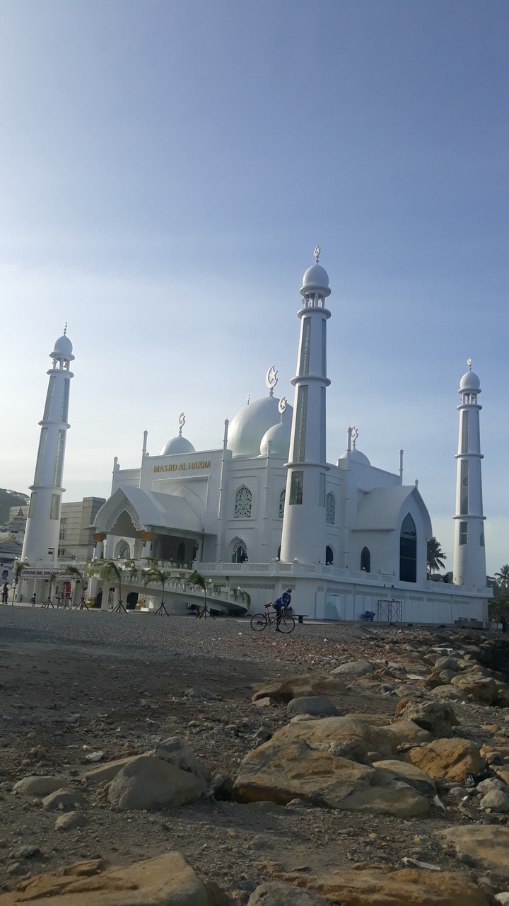 mesjid al hakim pantai padang