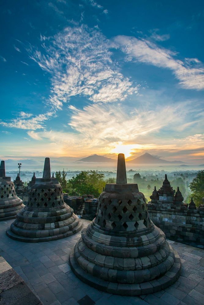 BUDHA TEMPLE BOROBUDUR