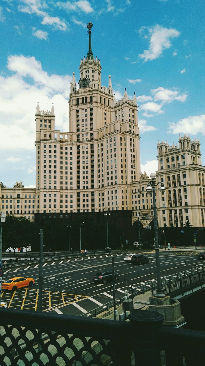 Город
