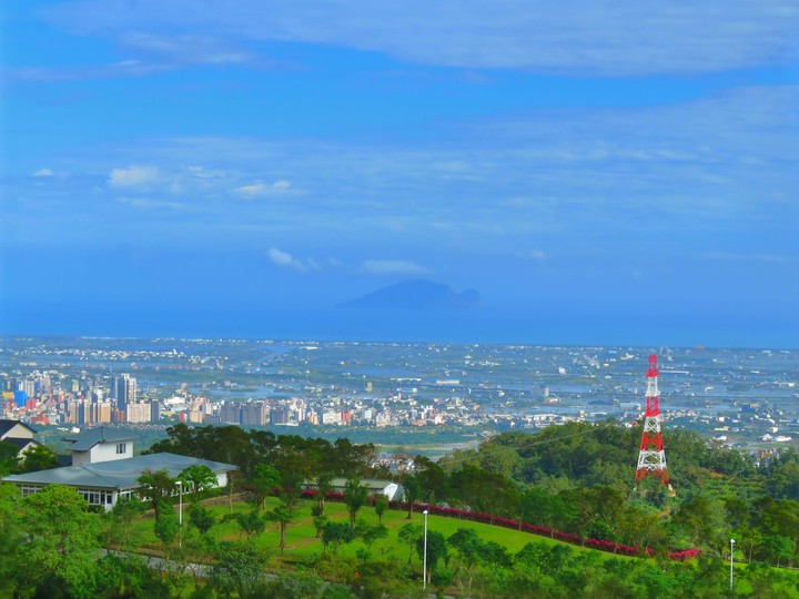 龜山島與蘭陽平原之美 Gueishan Island and Yilan Plain