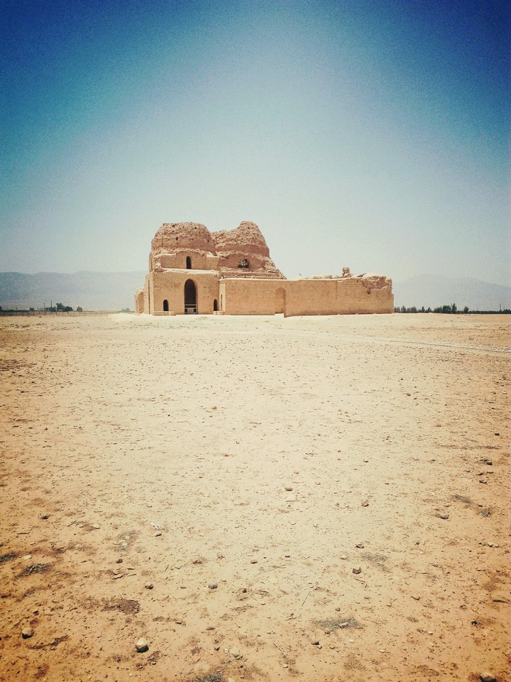 this is a very nice place.located in Iran,Fars,Sarvestan