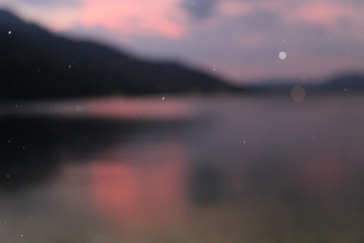 Schöner Abend am See in Italien