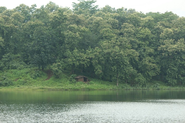 A hut by the lake side.