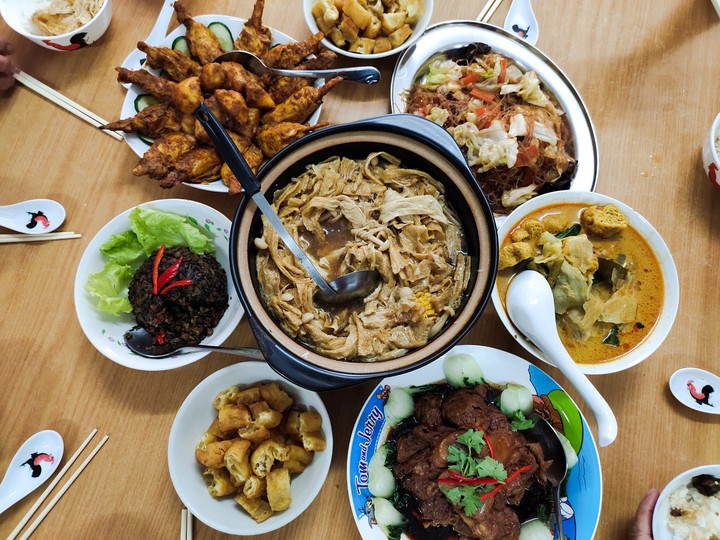 chinese new year gathering on the table