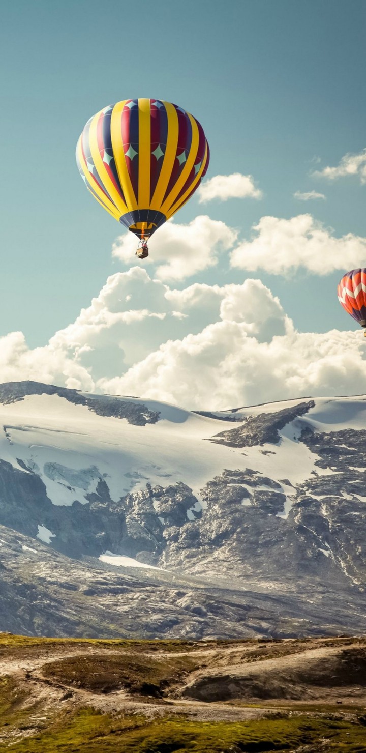 Survolant le toit du monde