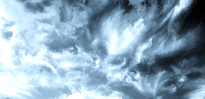 Nuages ​​en guerre (coloré)