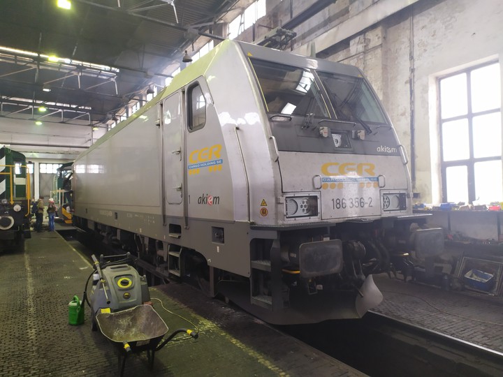Villanymozdony/Electric locomotive