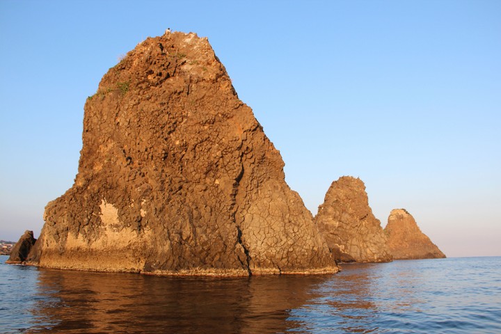 Foto di:Giuseppe Clemente Greco - I  Faraglioni ( Acitrezza)
