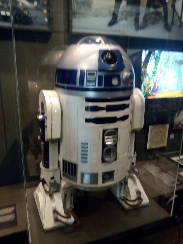 hello robot museum vitra r2d2  Original