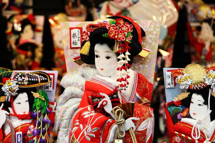 Decorative hagoita paddles 羽子板