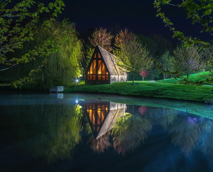 BEAUTIFUL HOUSE NEAR THE WOODS
