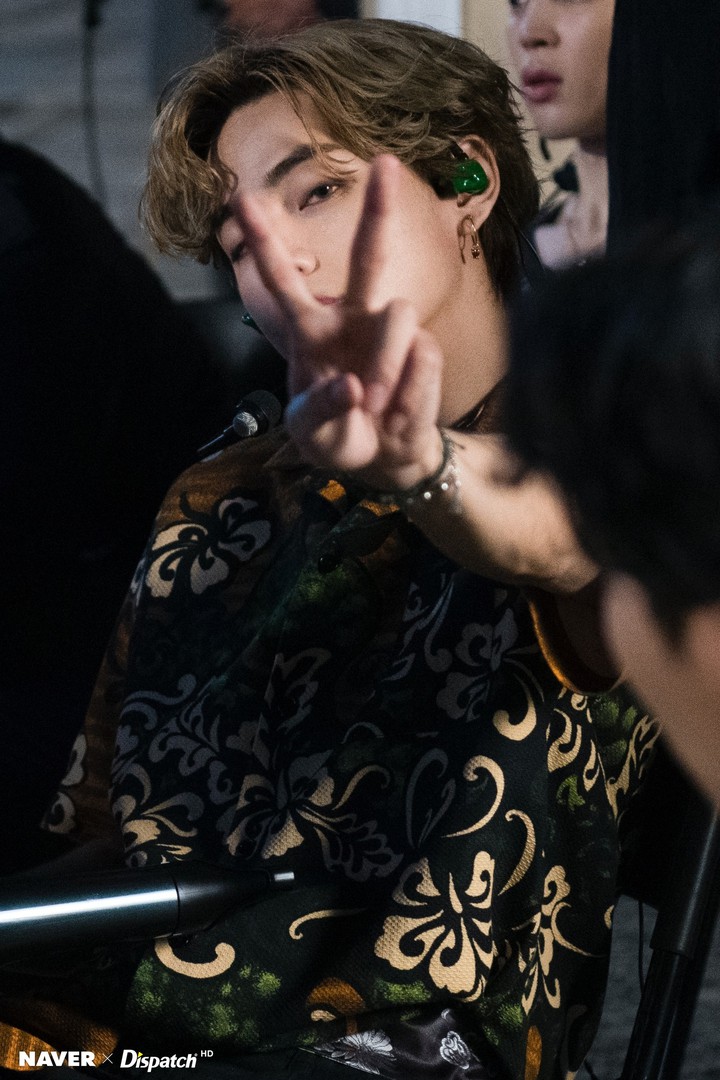 V