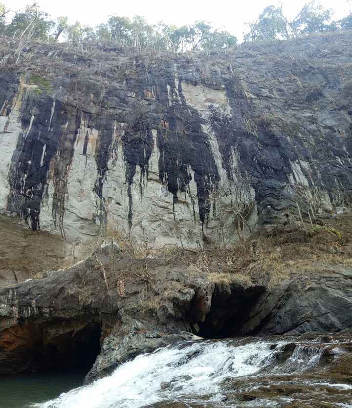 Syntheri rock