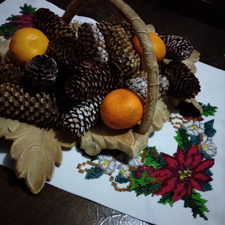 композиция из шишек