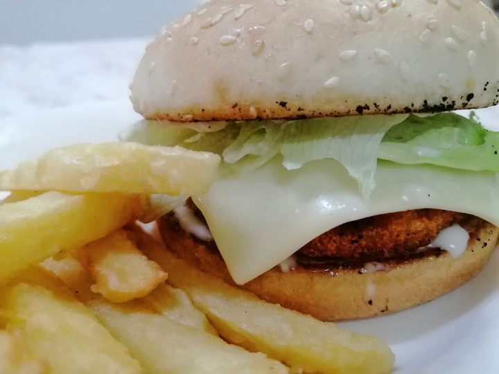 chicken burger with fries