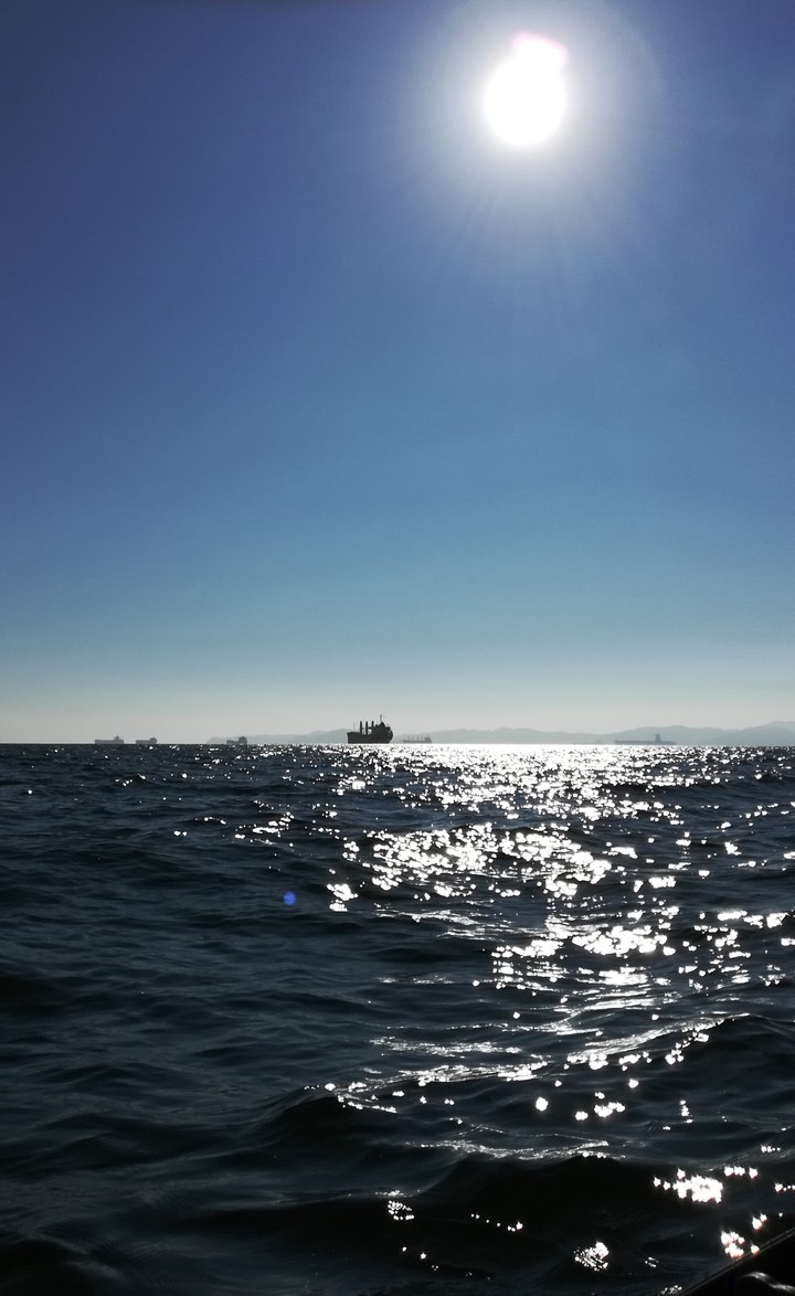 море