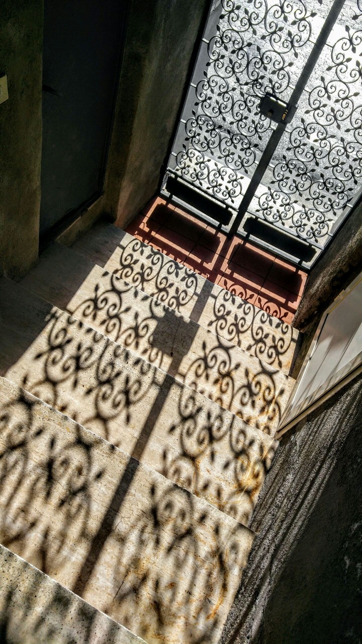 Gate